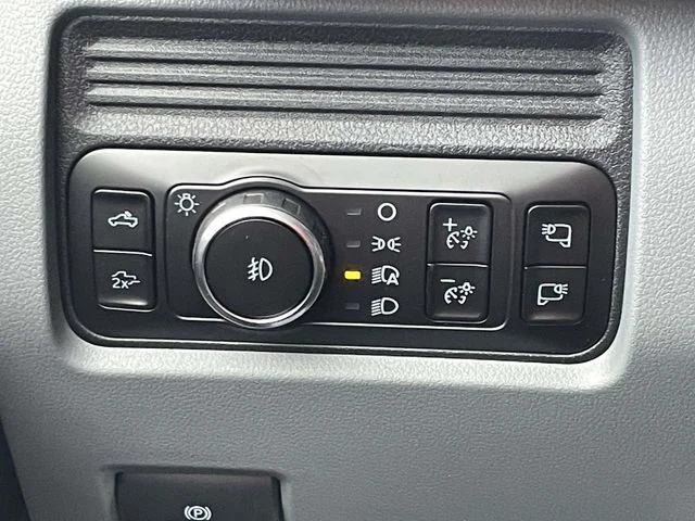 New 2026 Oxford White Ford F-250® XLT image 18
