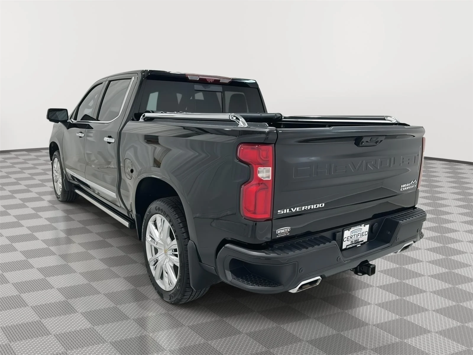 Used 2023 Black Chevrolet High Country image 3