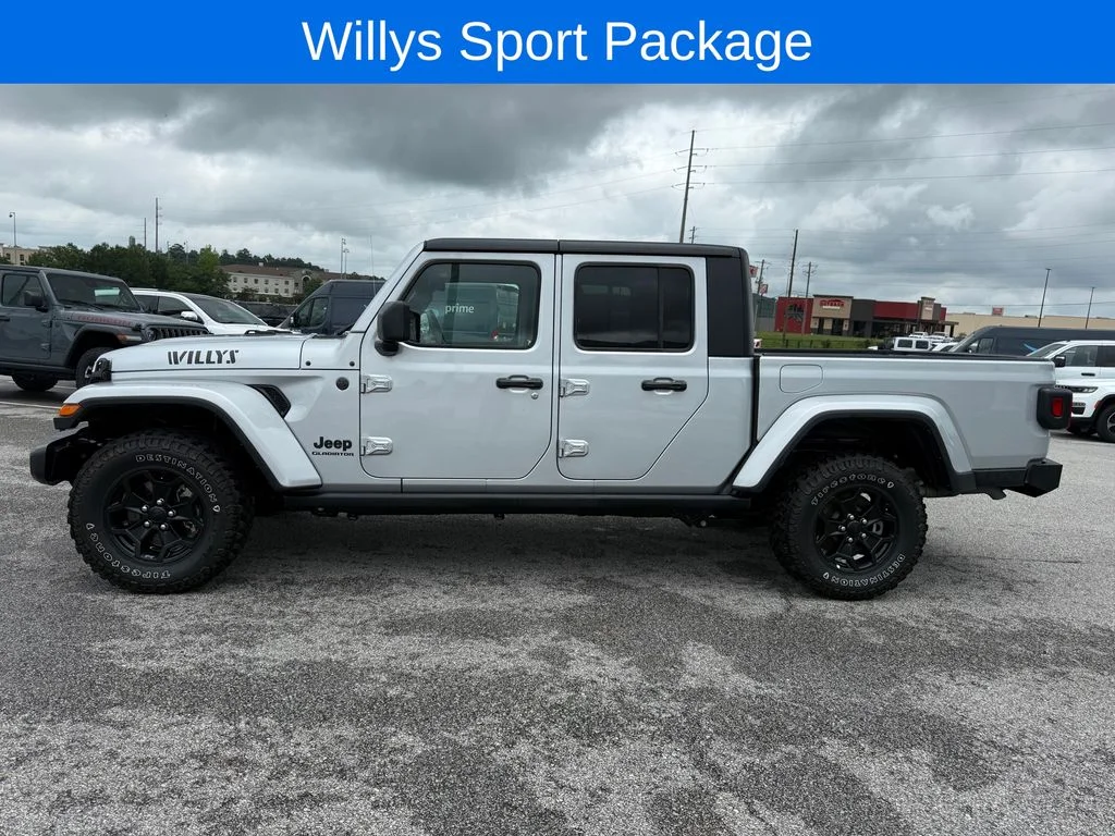 Used 2022 Silver Jeep Sport image 2