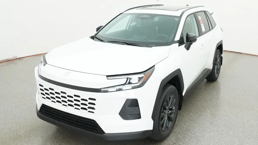 New 2026 Ice Cap Toyota XLE Premium image 20