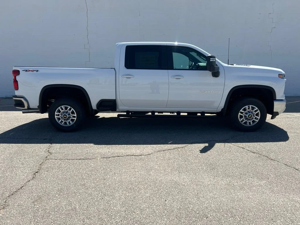 New 2026 Summit White Chevrolet LT image 7
