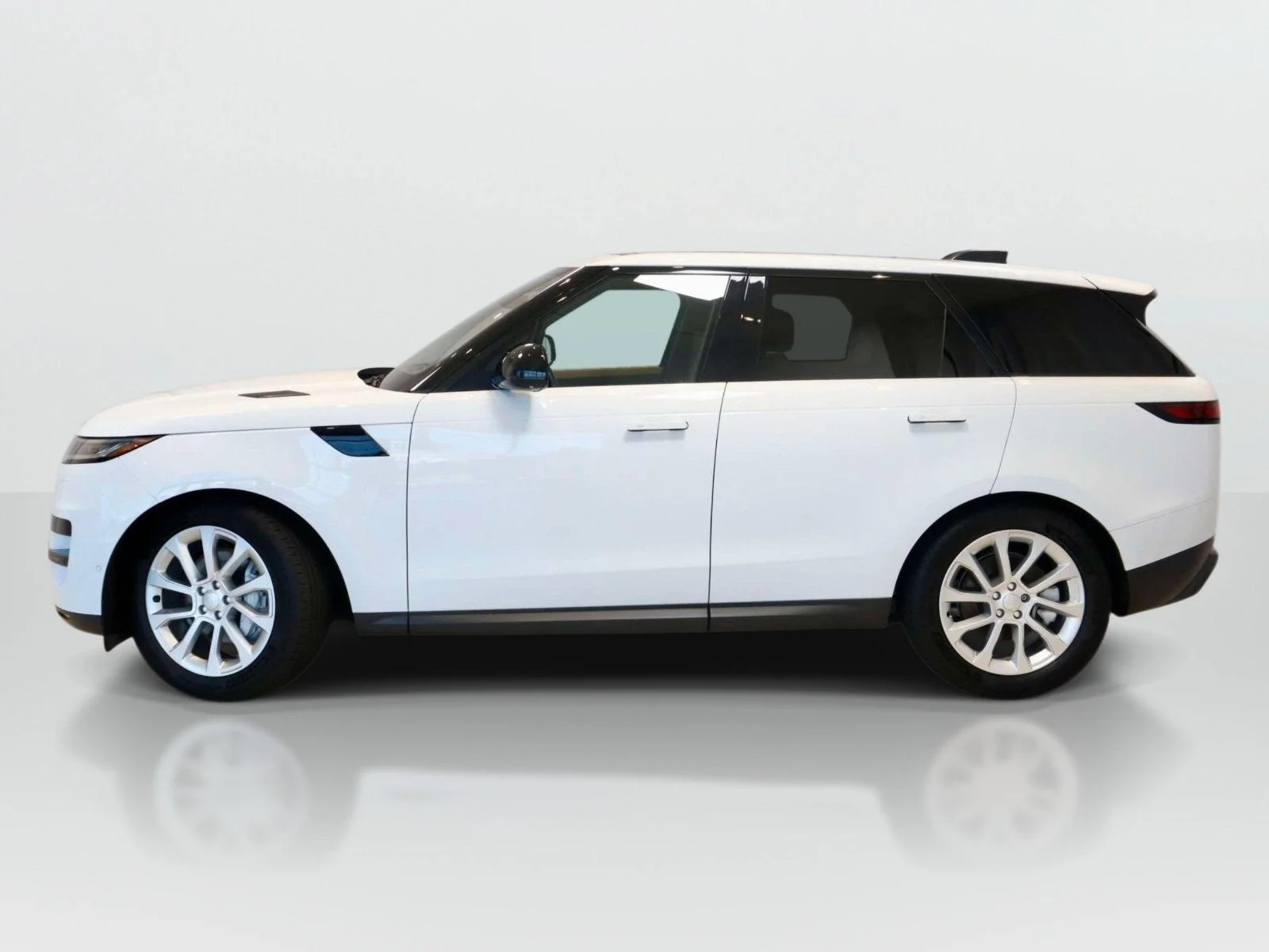 Used 2023 Fuji White Land Rover SE image 3