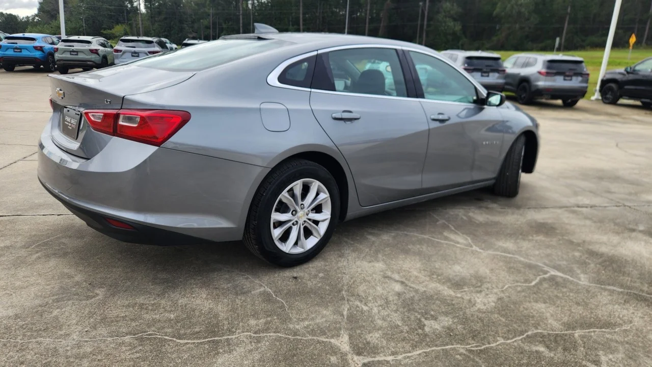 Used 2022 MINERAL GRAY METALLIC Chevrolet LT image 3
