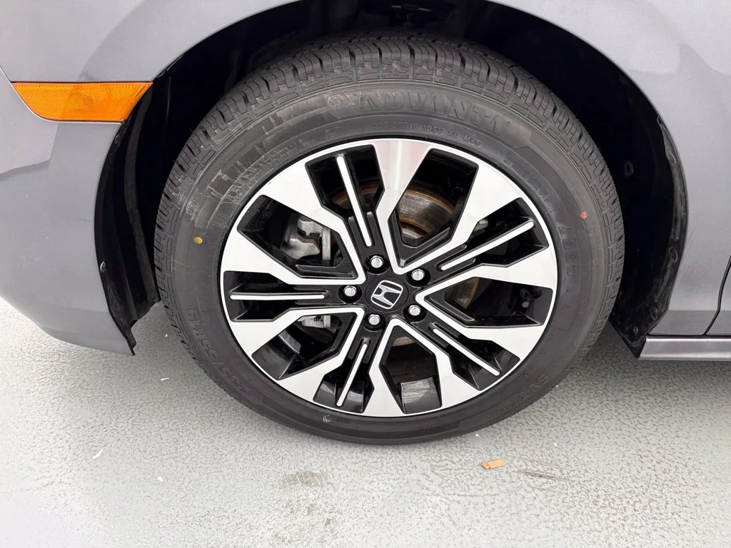 2025 Honda Odyssey ELITE Minivan Slide 2