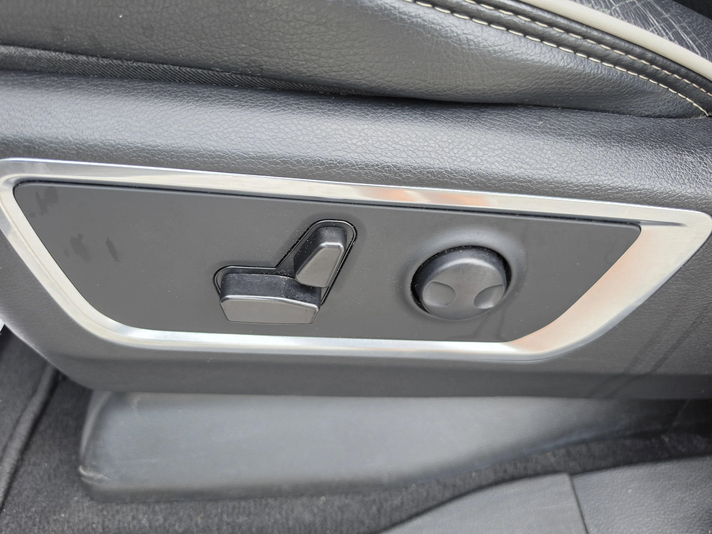 Used 2025 Bright White Clearcoat Ram Laramie image 20