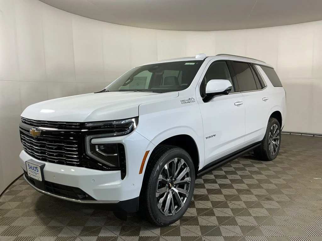 New 2026 Polar White Tricoat Chevrolet High Country image 3