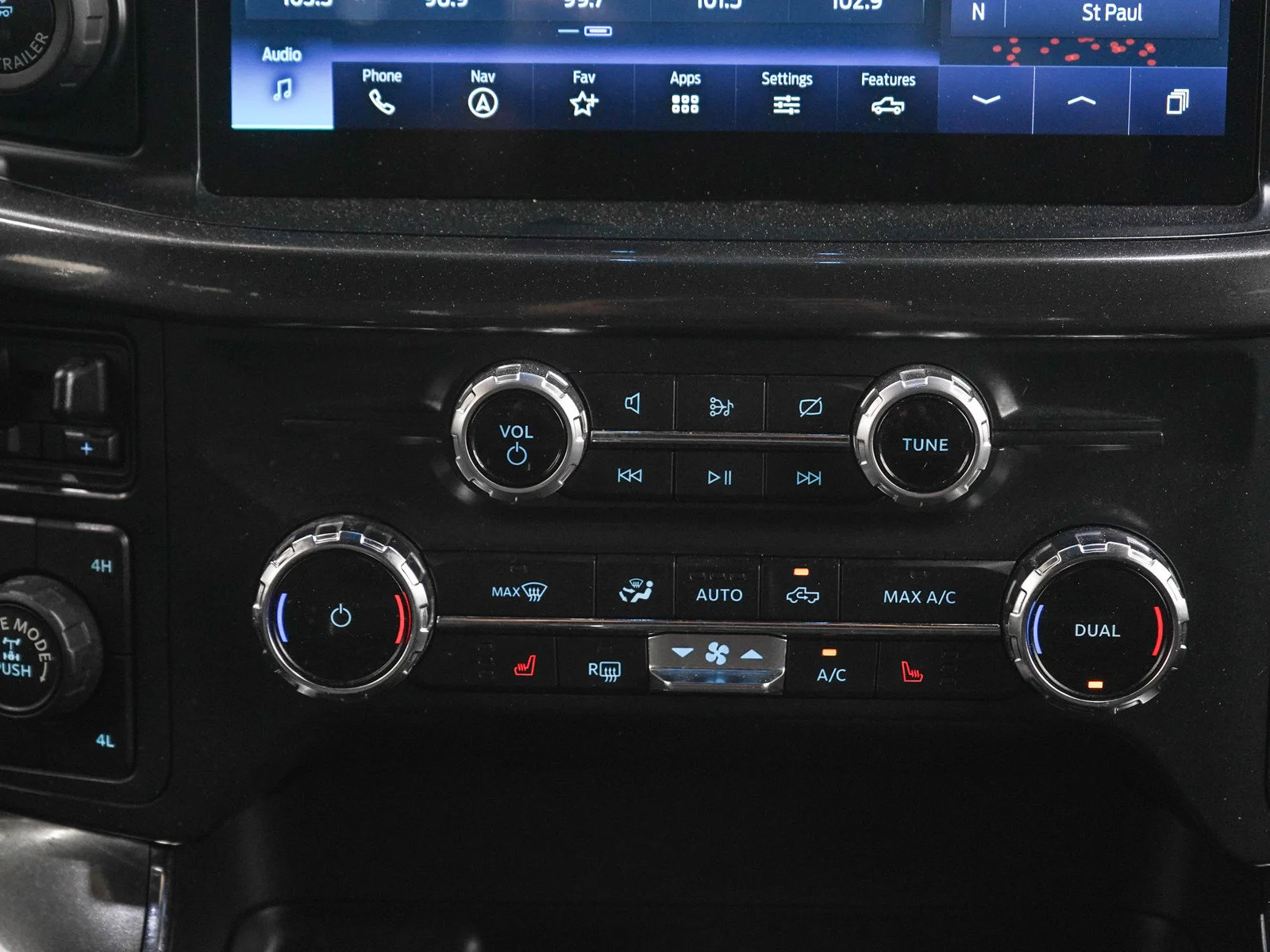 Used 2022  Ford XL image 17