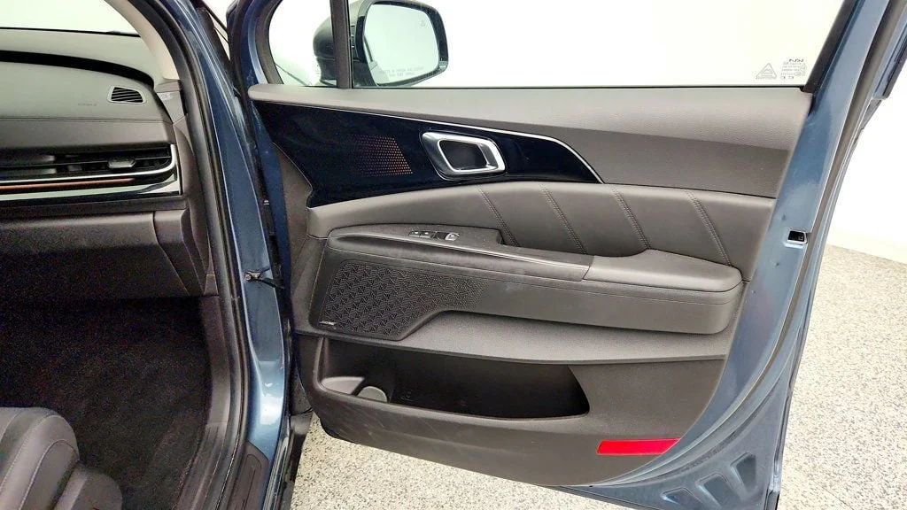 Used 2025 Astra Blue Kia SX Prestige FWD image 23