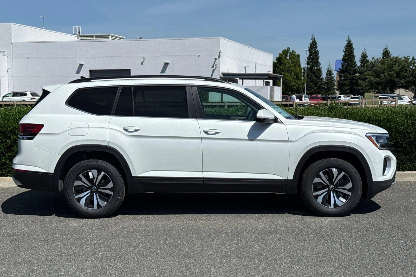 New 2026 Opal White Pearl Volkswagen 2.0T SE image 3