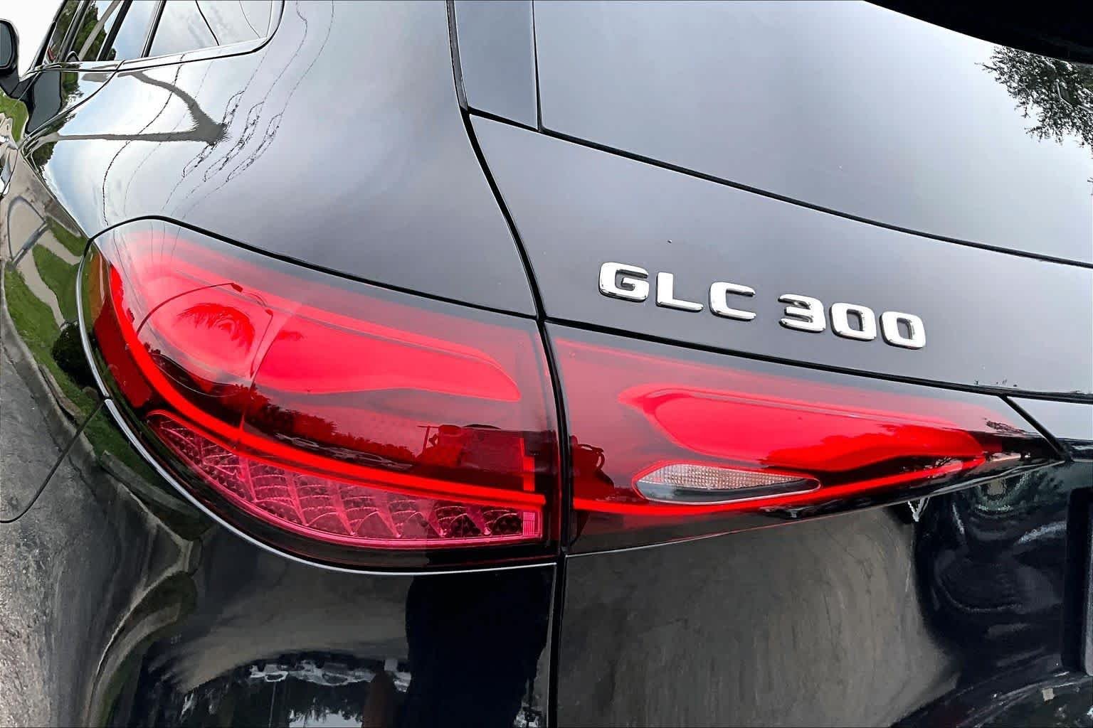 Used 2023 Obsidian Black Metallic Mercedes-Benz GLC 300 image 29