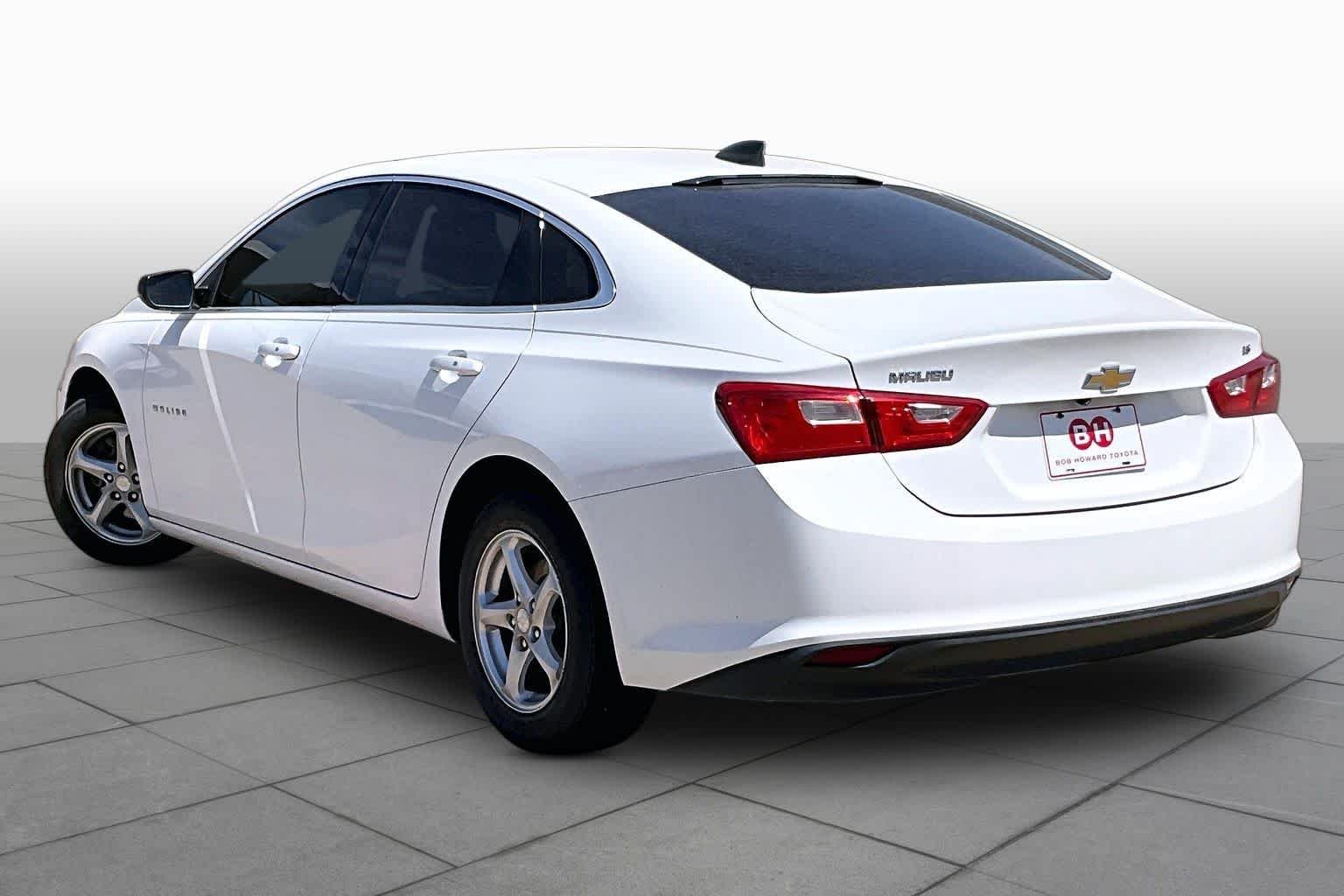 Used 2016 Summit White Chevrolet LS image 12