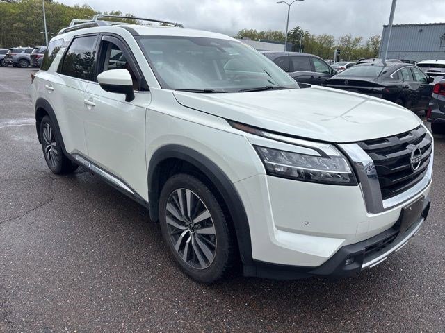 2022 Nissan Pathfinder Platinum 4WD's photo