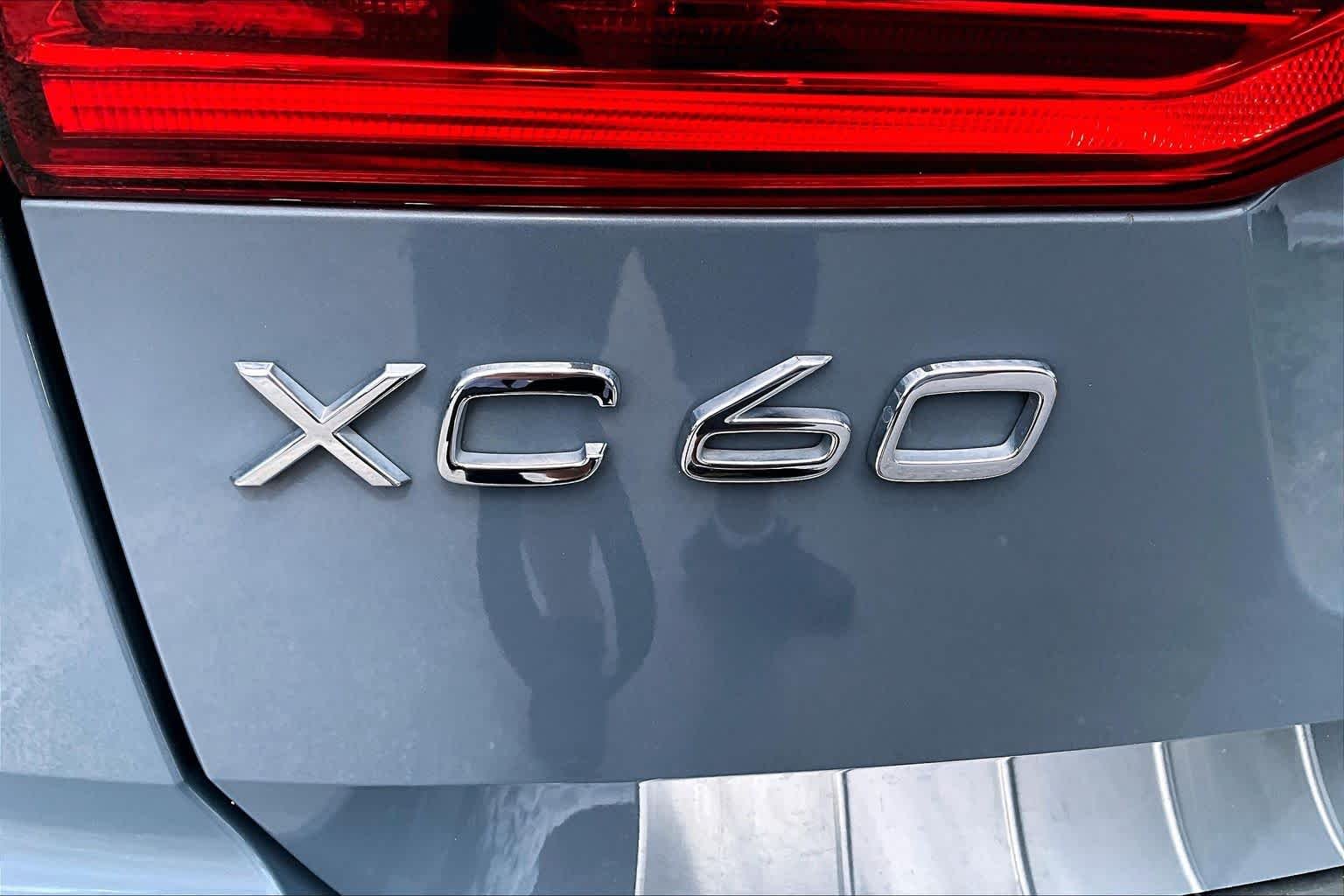 Used 2022 Thunder Grey Metallic Volvo Momentum image 10