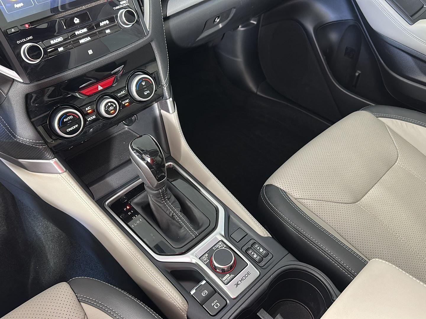 Used 2020 Crystal White Pearl Subaru Limited image 28