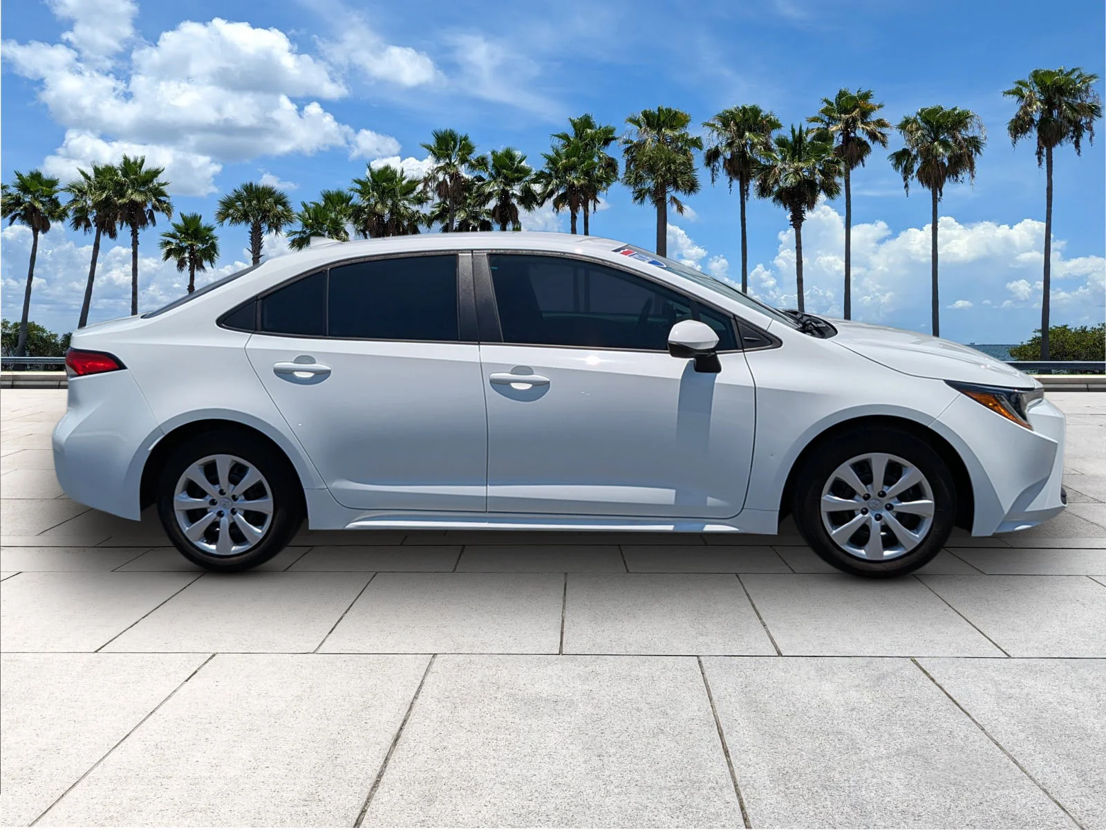Used 2024 Ice Toyota LE image 9