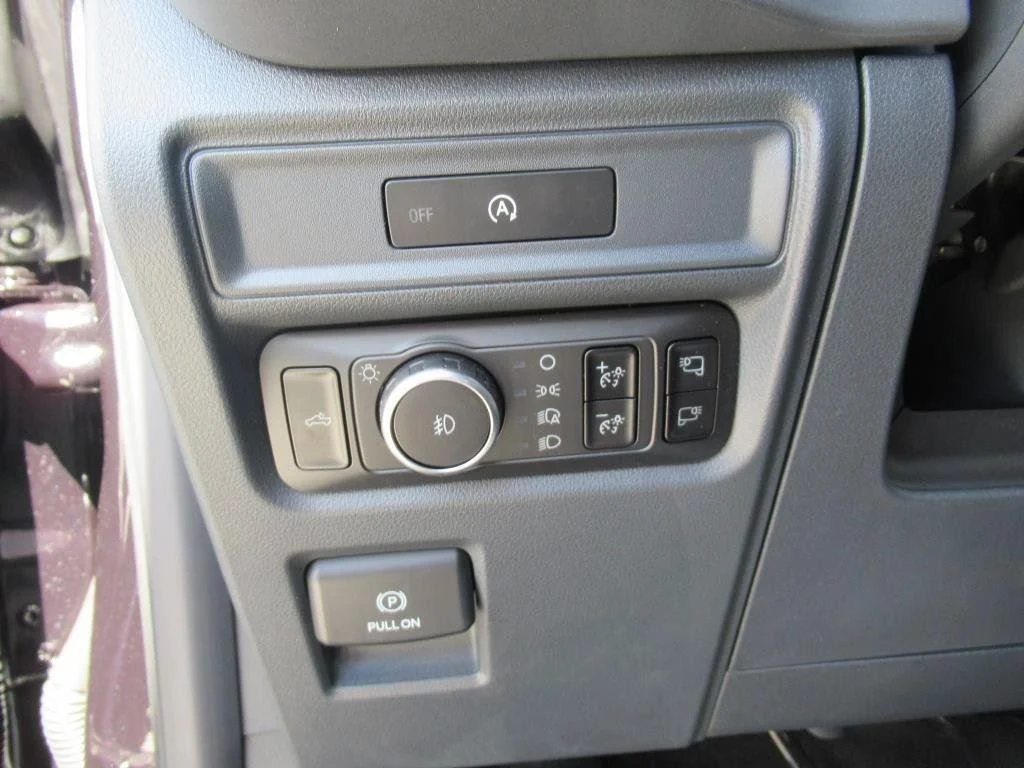 New 2025 Agate Black Metallic Ford XLT image 18