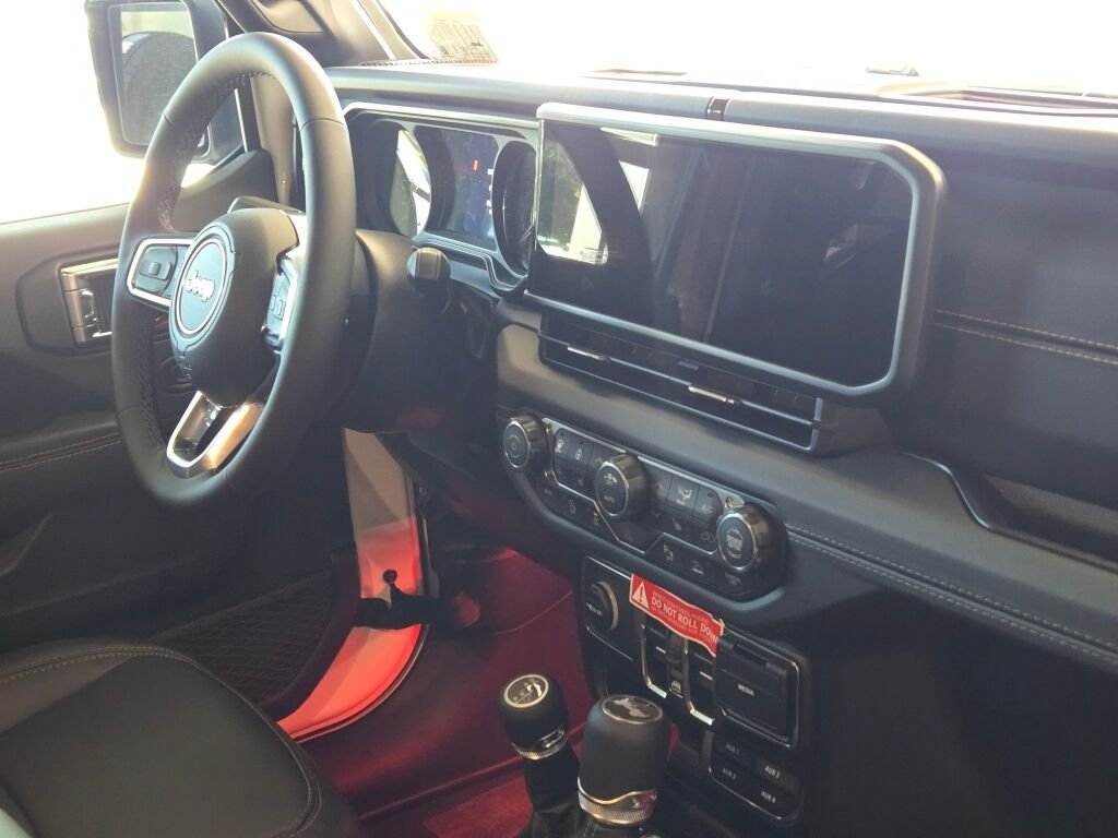 2026 Jeep Wrangler 4-Door Sahara - Photo 7
