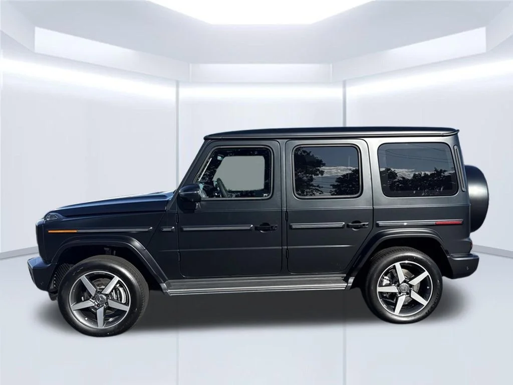 New 2027 MANUFAKTUR Night Black Magno Mercedes-Benz G 580 image 38