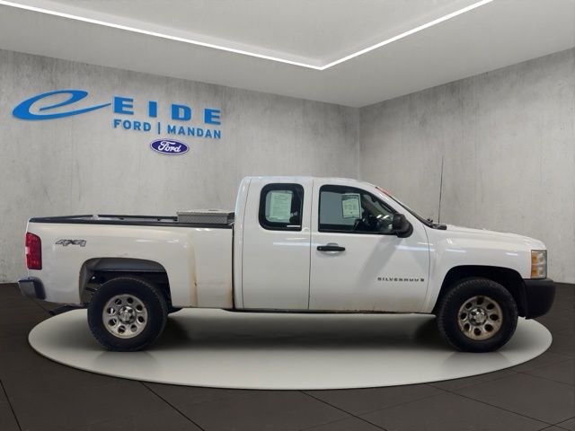 Used 2008 White Chevrolet Work Truck image 10