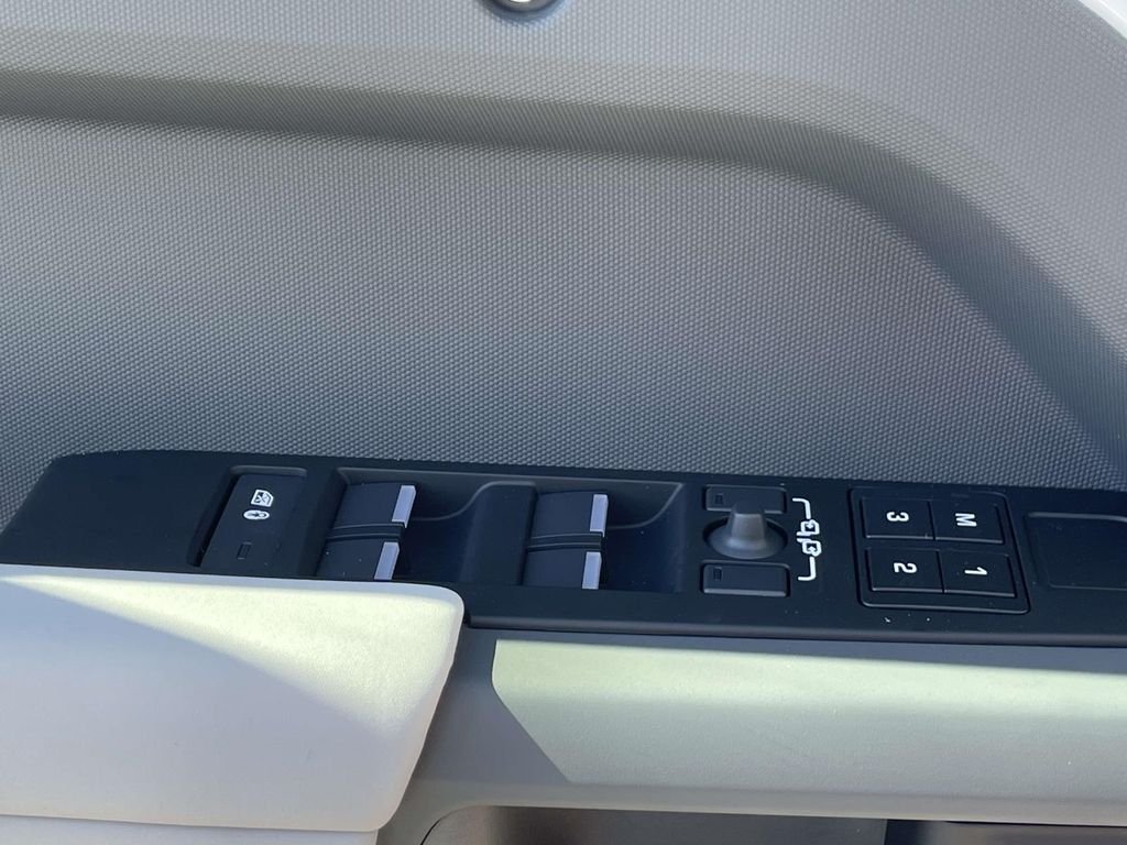 New 2026 Fuji White Land Rover S image 30