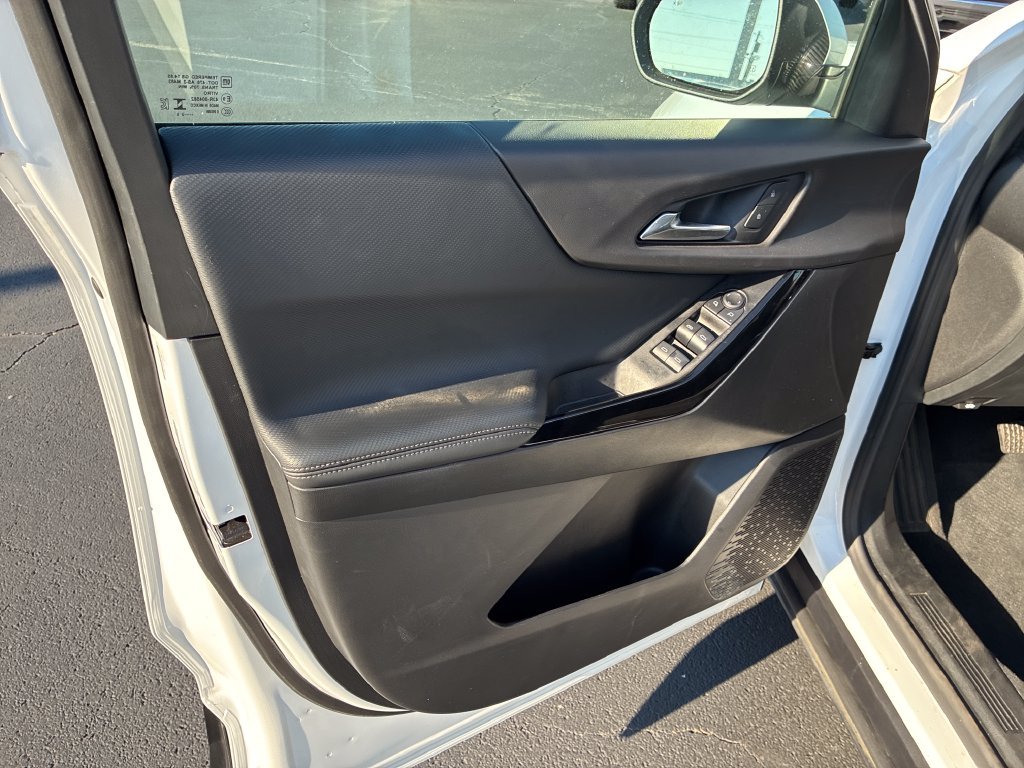 Used 2025 White Chevrolet LT image 12
