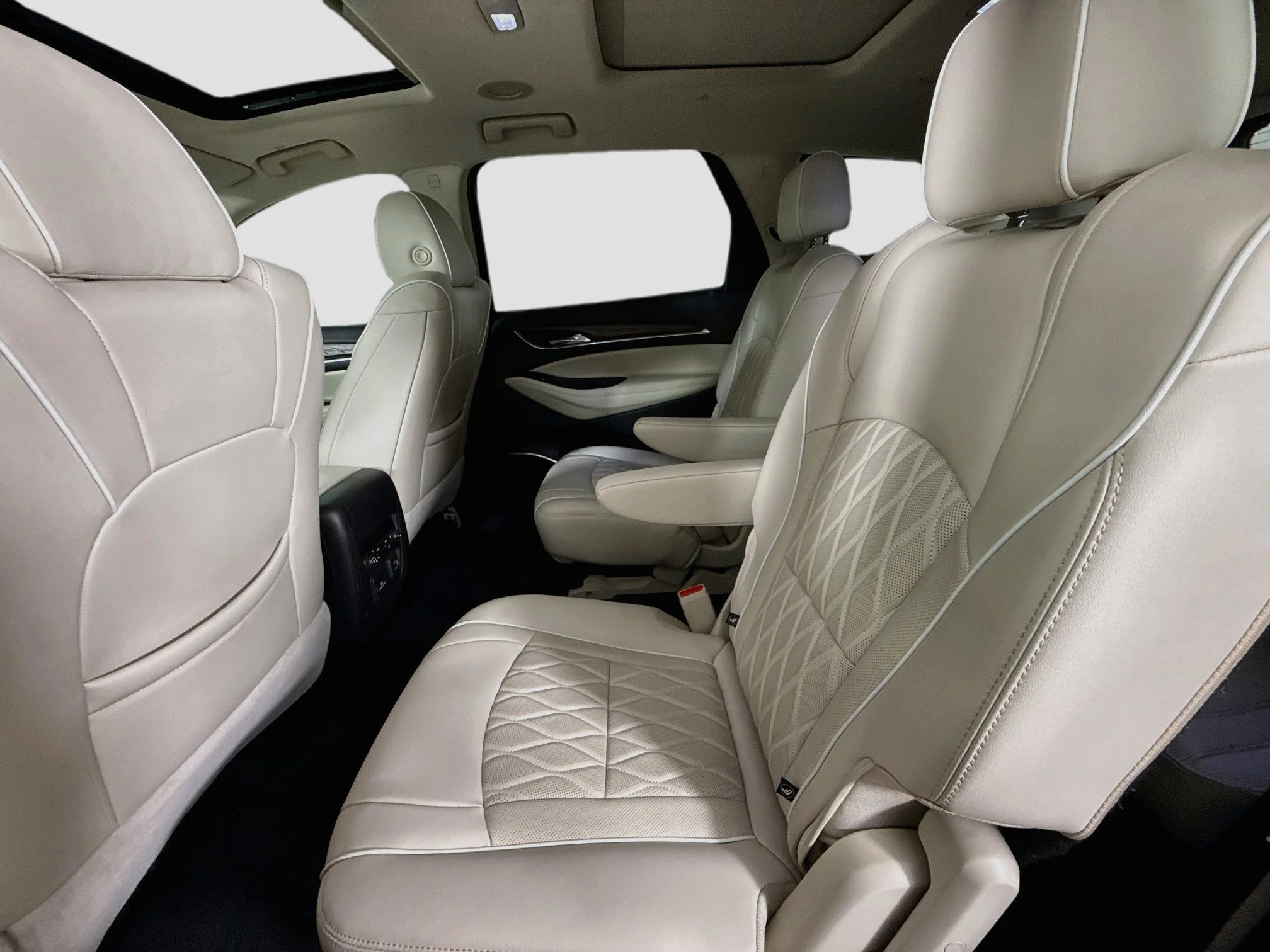 Used 2023 White Frost Tricoat Buick Avenir image 26