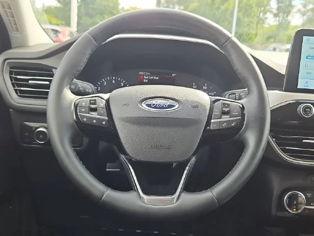Used 2022  Ford SEL image 15