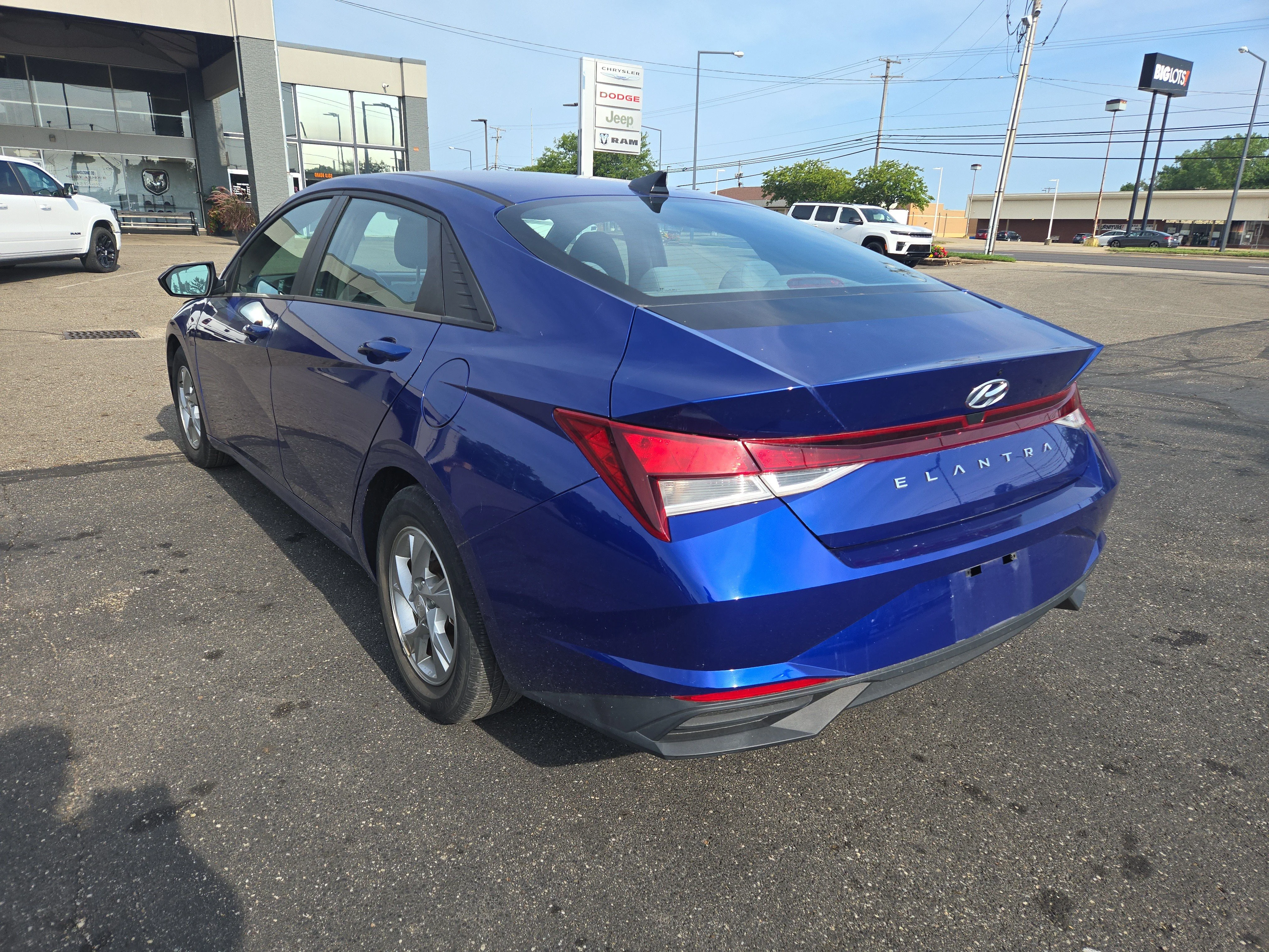 Used 2021 Intense Blue Hyundai SE image 7