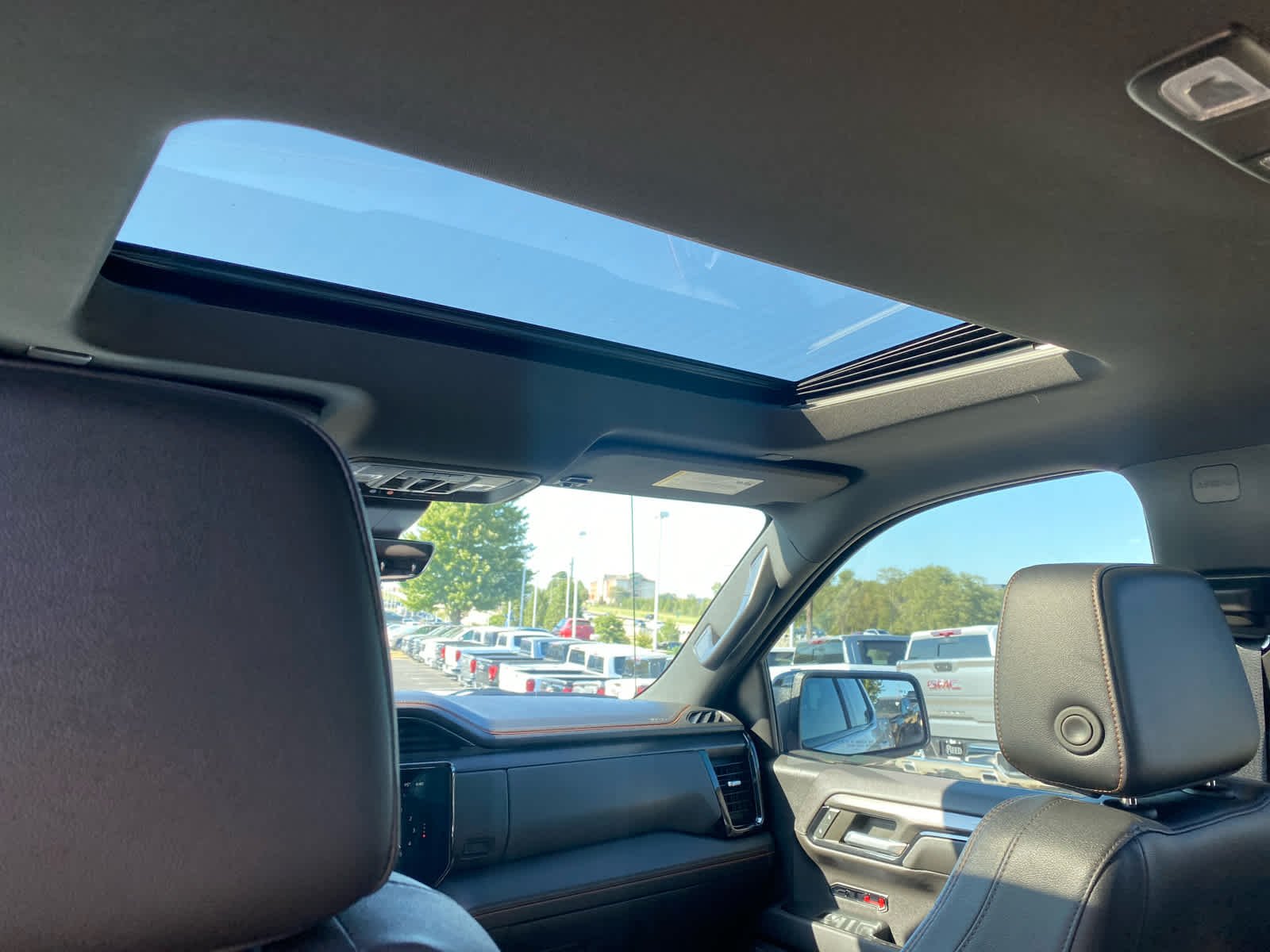 Used 2023 SUMMIT WHITE GMC AT4 image 25