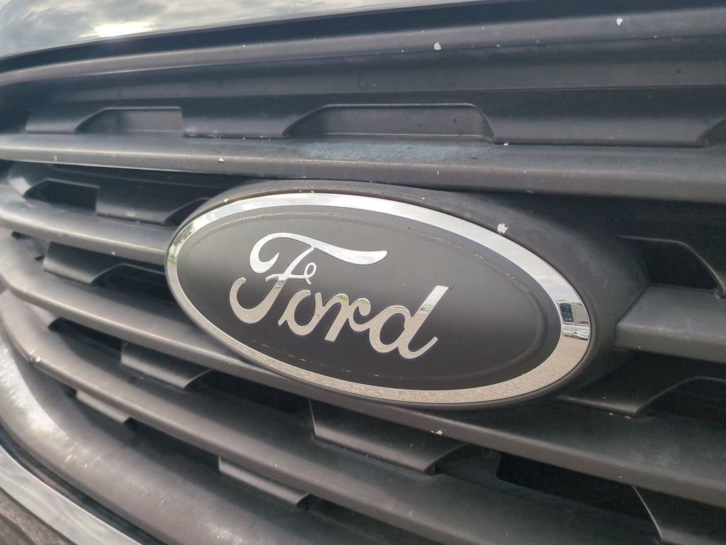 2021 Ford Edge SE - Photo 13