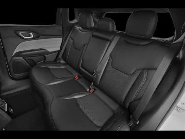 New 2026 Bright White Clear-Coat Exterior Paint Jeep Limited image 21