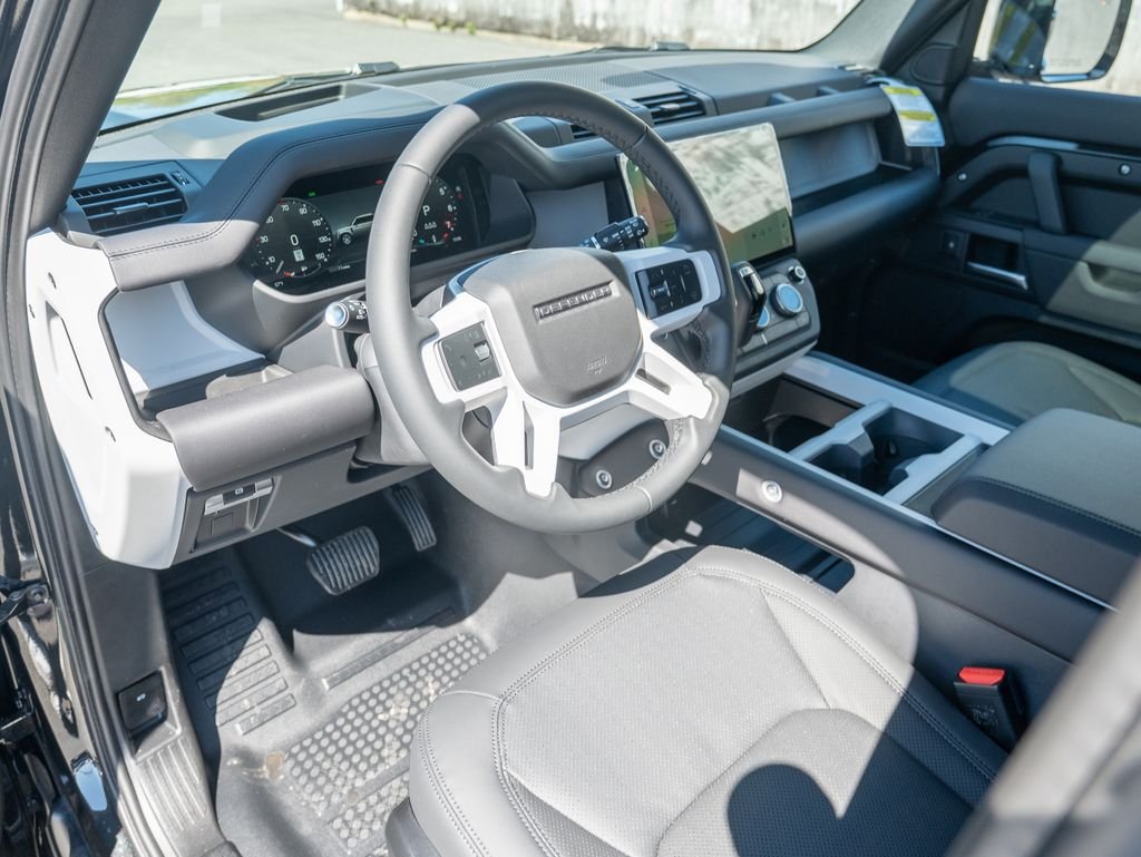 New 2026 Black Land Rover X-Dynamic SE image 11