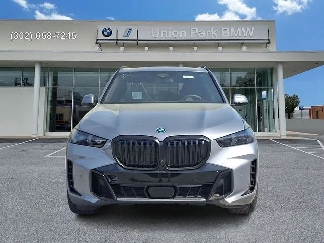 New 2026 Skyscraper Grey Metallic BMW xDrive50e image 2