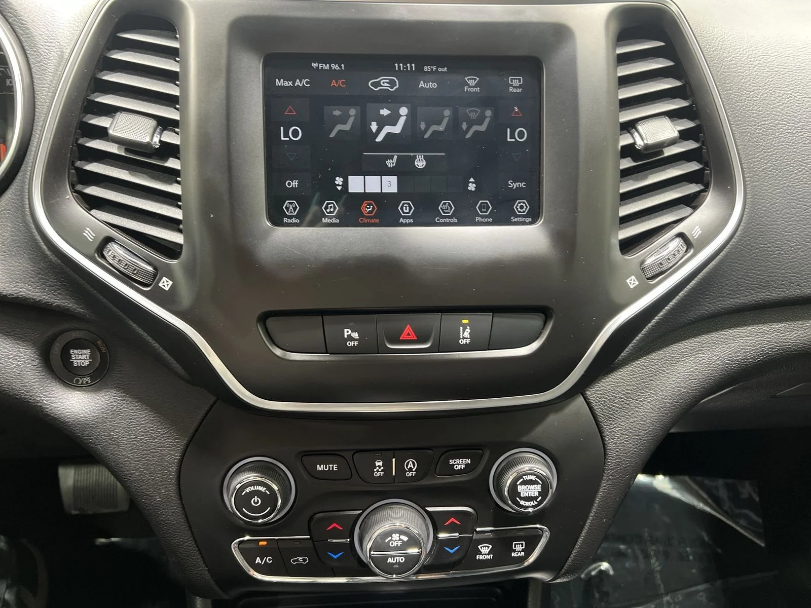 Used 2020 Gray Jeep Latitude Plus image 18
