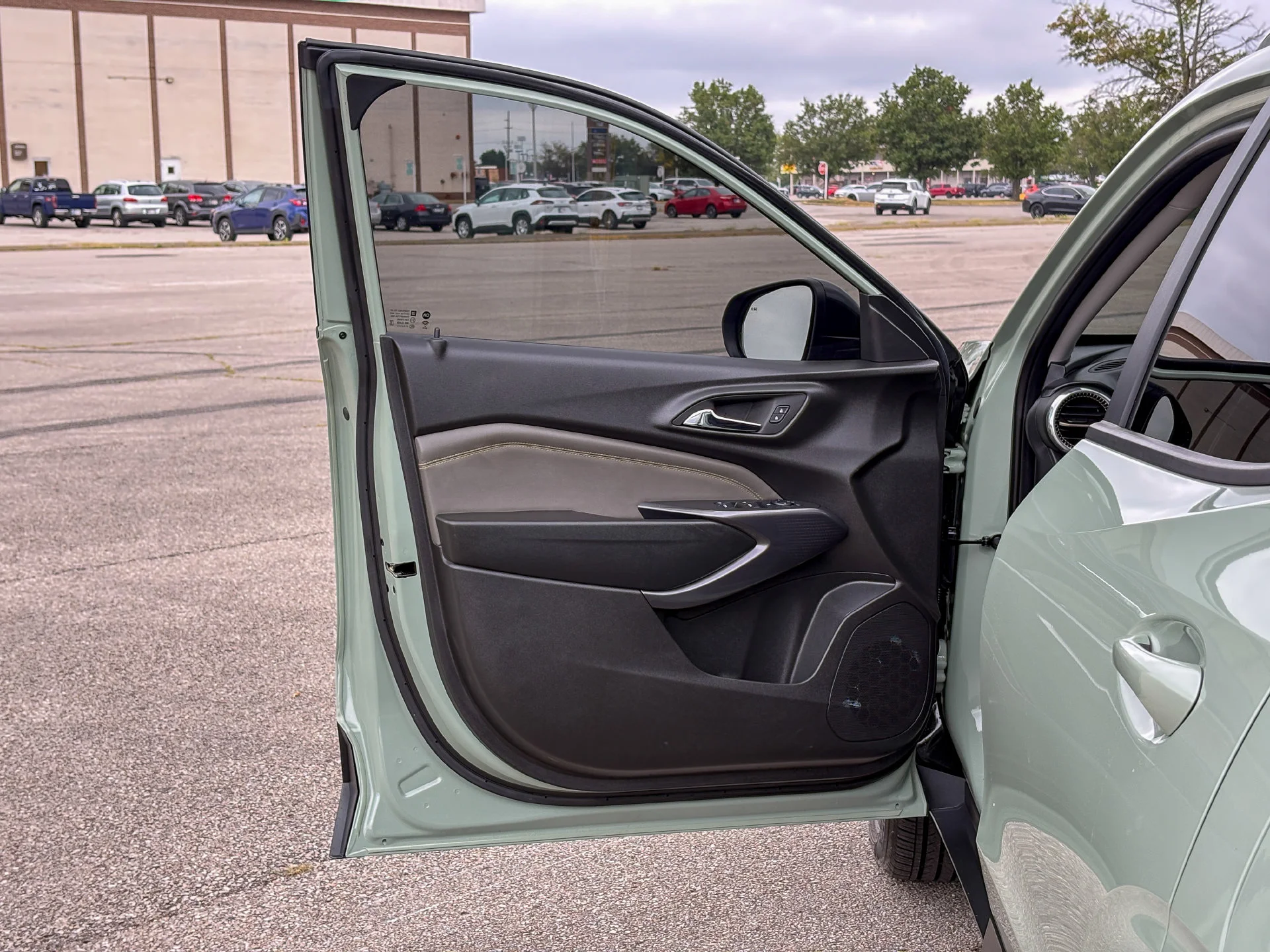 Used 2024 Green Chevrolet ACTIV image 16