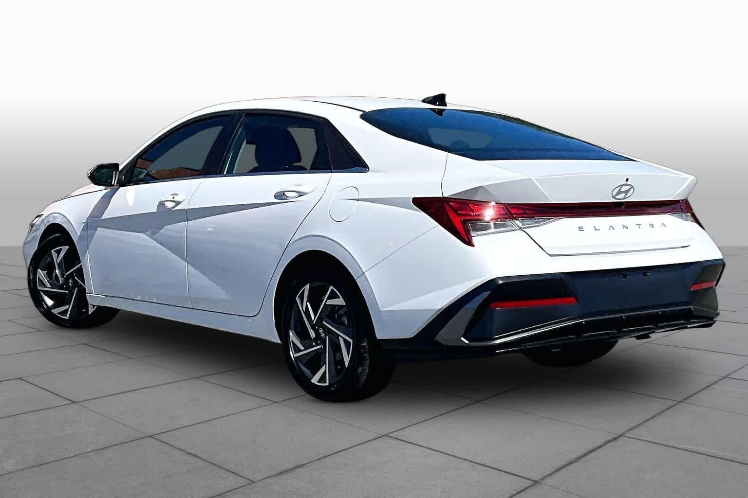 Used 2025 Serenity White Hyundai SEL Convenience image 12