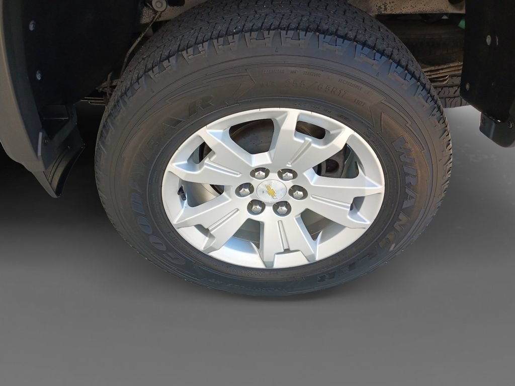 Used 2018 SILVER ICE METALLIC Chevrolet 4WD LT image 8