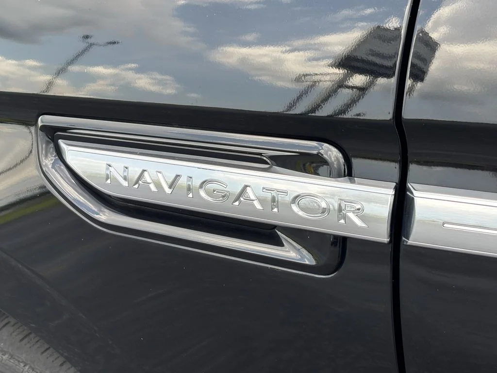 Used 2020 Black Lincoln Reserve image 32