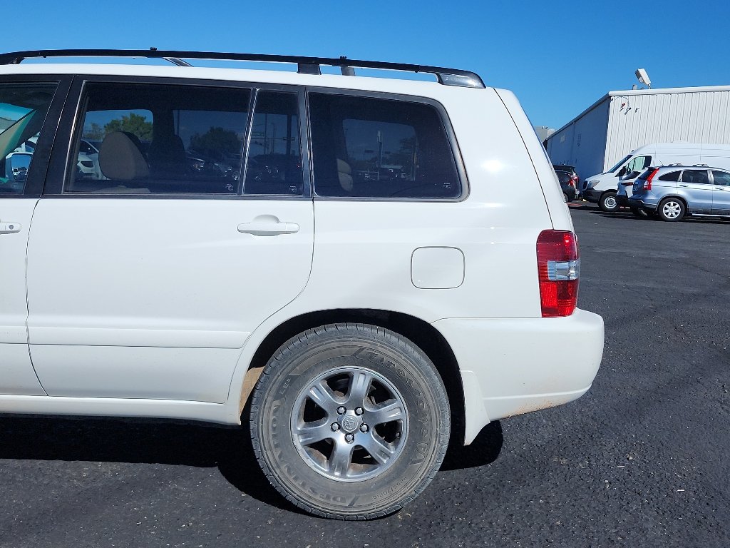 Used 2005  Toyota  image 9