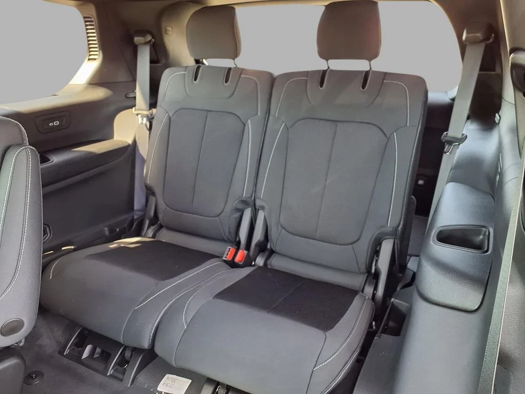 New 2026 Baltic Gray Metallic Clear-Coat Exterior Paint Jeep Laredo image 25