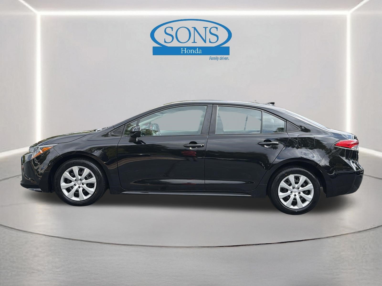 Used 2025 Midnight Black Metallic Toyota LE image 20