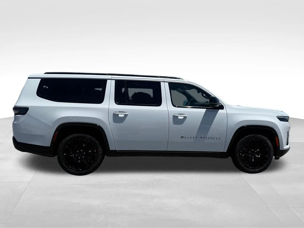 New 2026 Bright White Clear-Coat Exterior Paint Jeep Limited Reserve image 29
