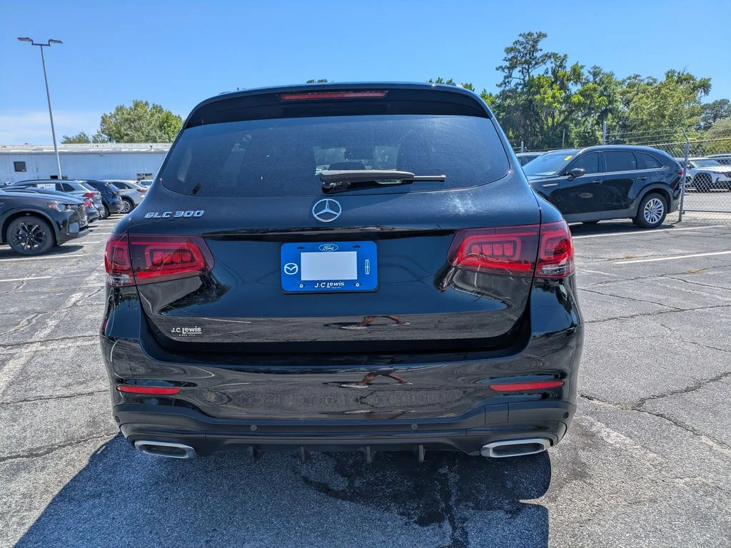 Used 2022  Mercedes-Benz GLC 300 image 5