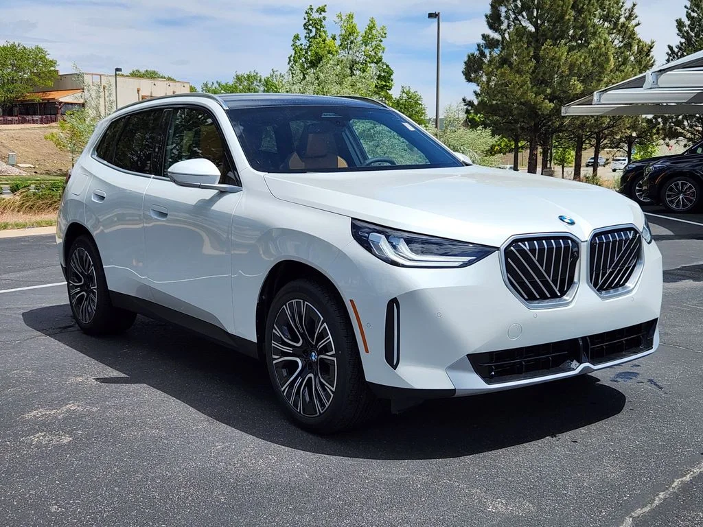 New 2026 Mineral White Metallic BMW 30 xDrive image 5