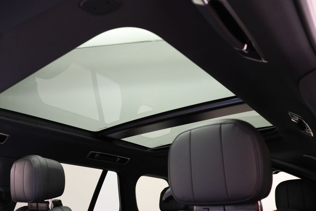 New 2026 Carpathian Grey LAND ROVER SE image 13