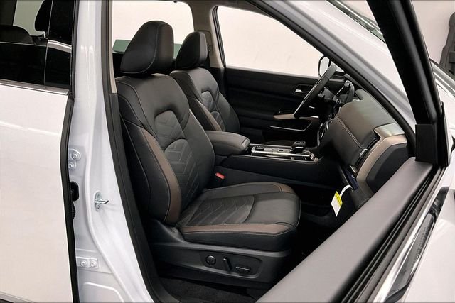 New 2025 Everest White Pearl Tricoat Nissan Platinum image 37