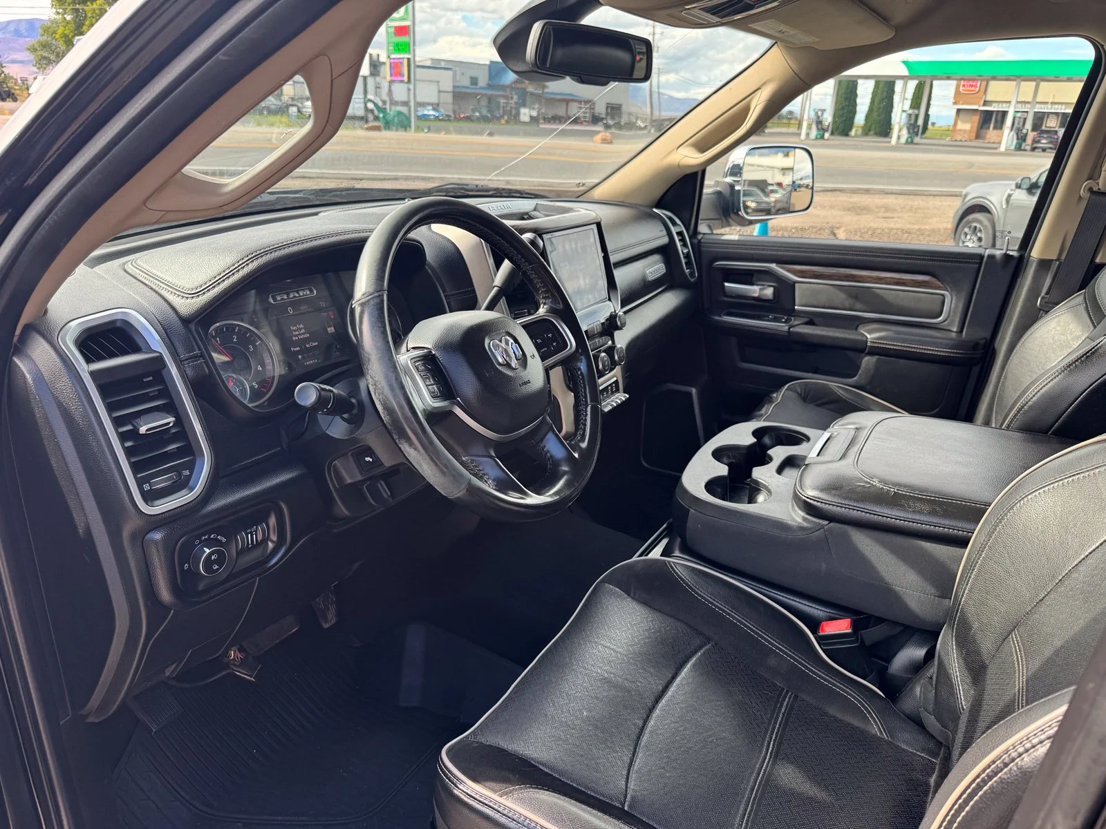 Used 2020 Black Ram Laramie image 15