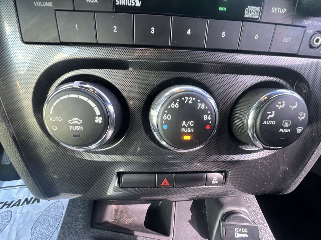 Used 2014 White Dodge SXT image 23