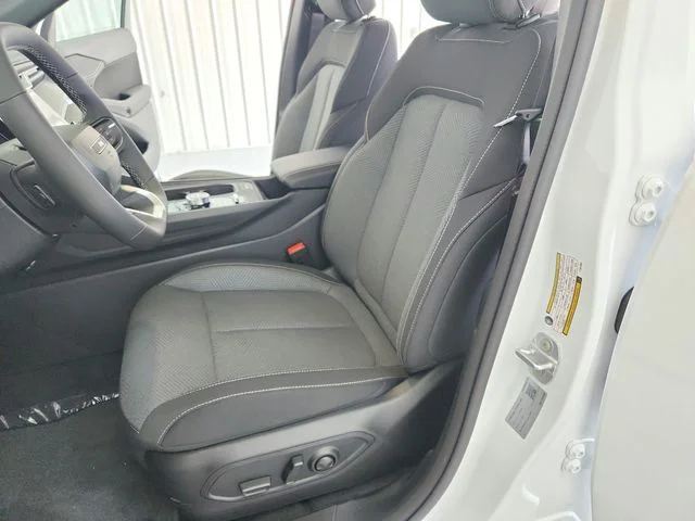 New 2026 Bright White Clear-Coat Exterior Paint Jeep Laredo image 19