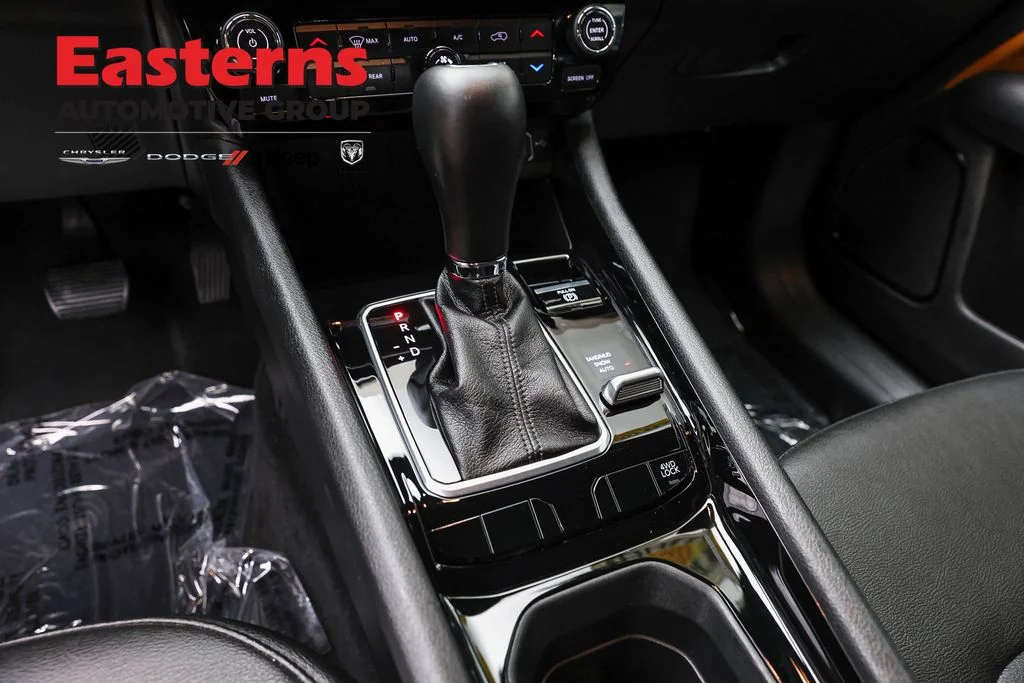 Used 2025 White Jeep Limited image 13